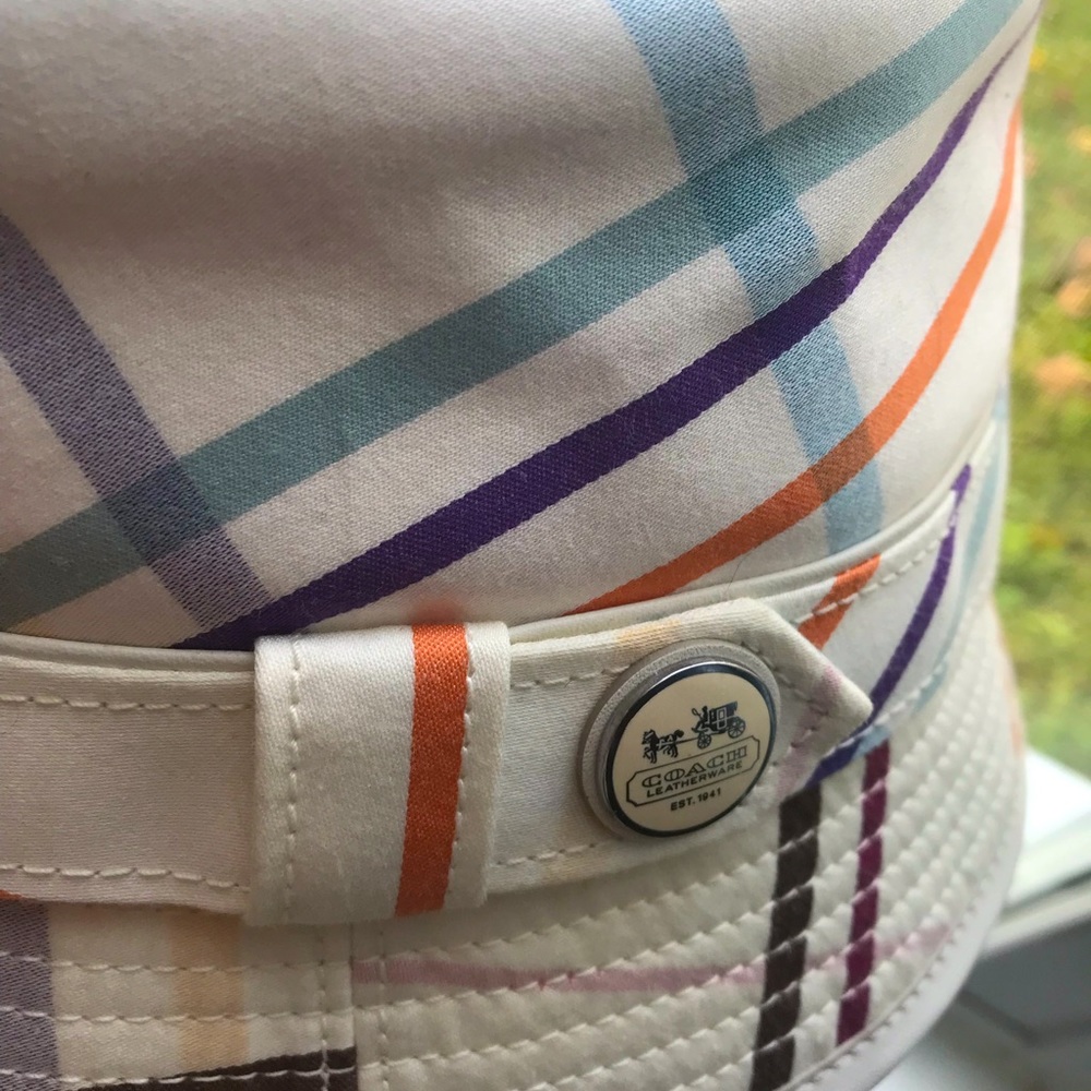 Coach bucket hat. Excellent condition.
